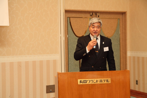 進行　渡辺理事長