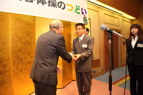 特別賞授与　成年女子2